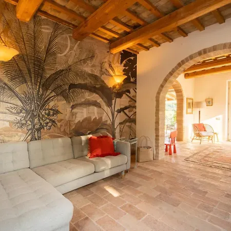 Casa Raffaela, Charming With A Pool Dom wakacyjny